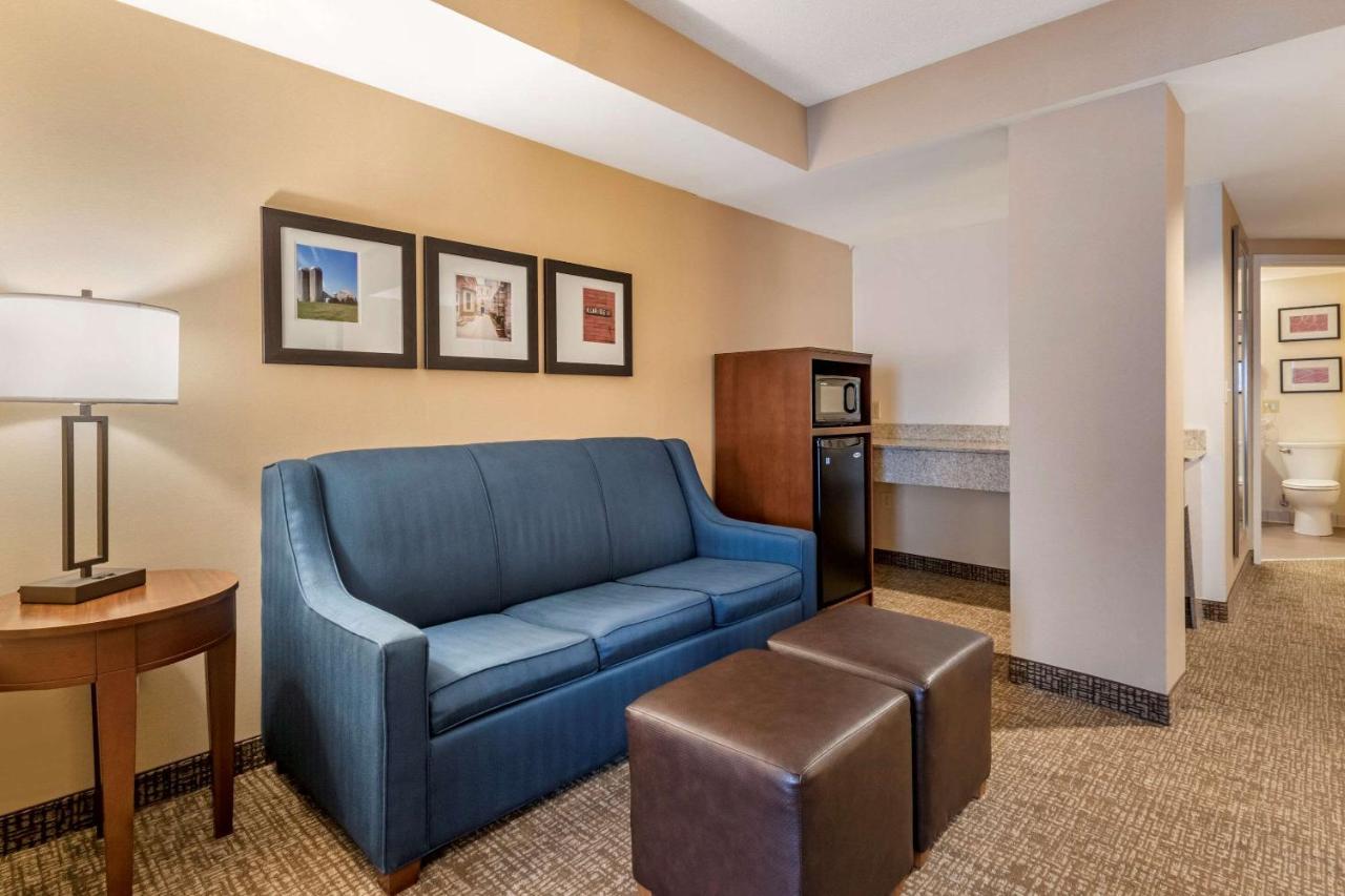 Comfort Suites Downtown Carlisle Exteriör bild