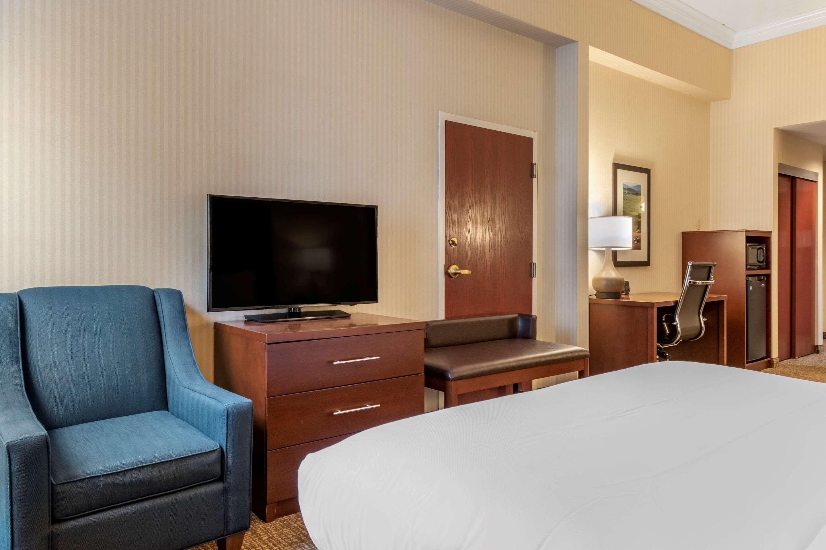 Comfort Suites Downtown Carlisle Exteriör bild