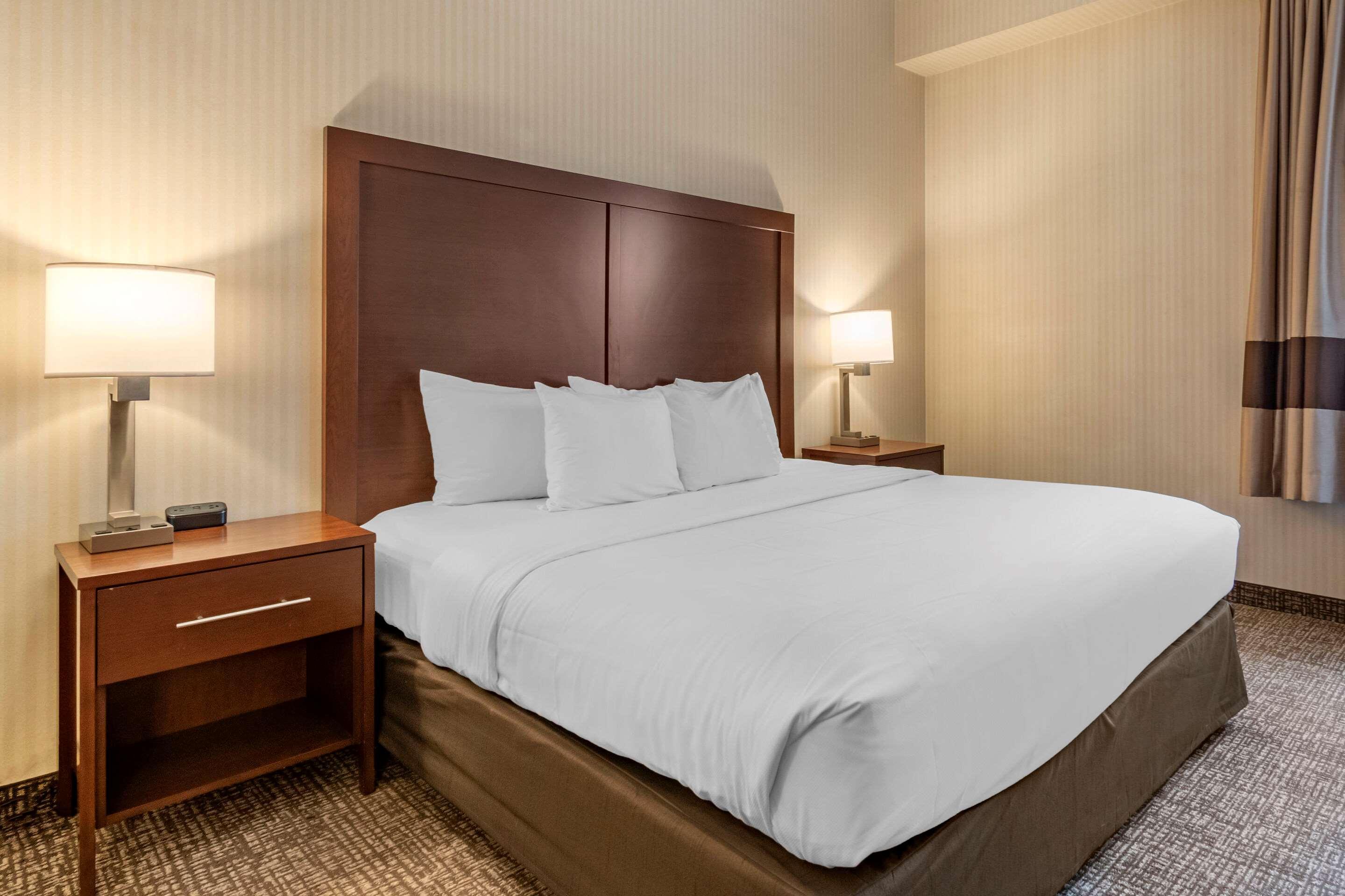 Comfort Suites Downtown Carlisle Exteriör bild