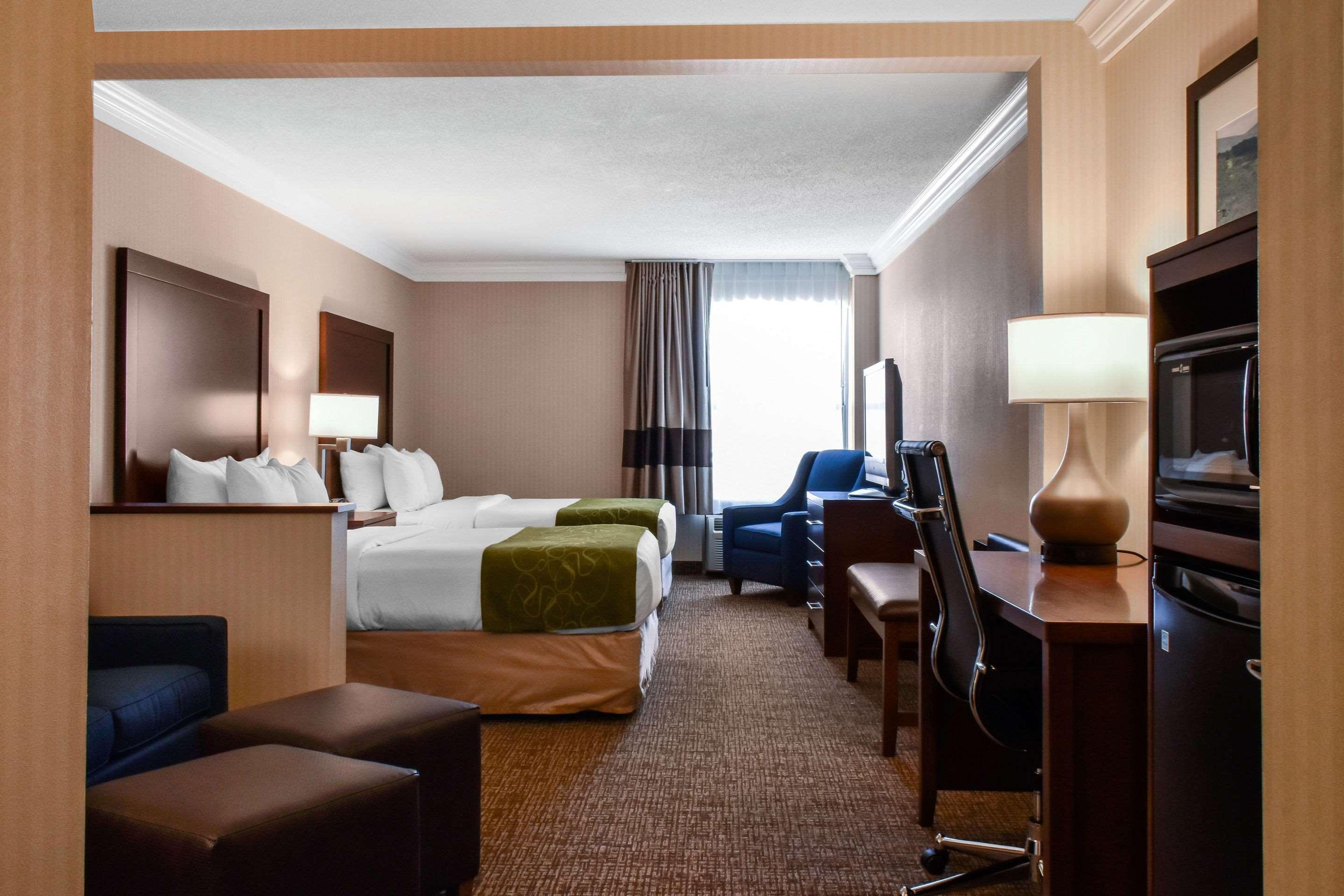 Comfort Suites Downtown Carlisle Exteriör bild