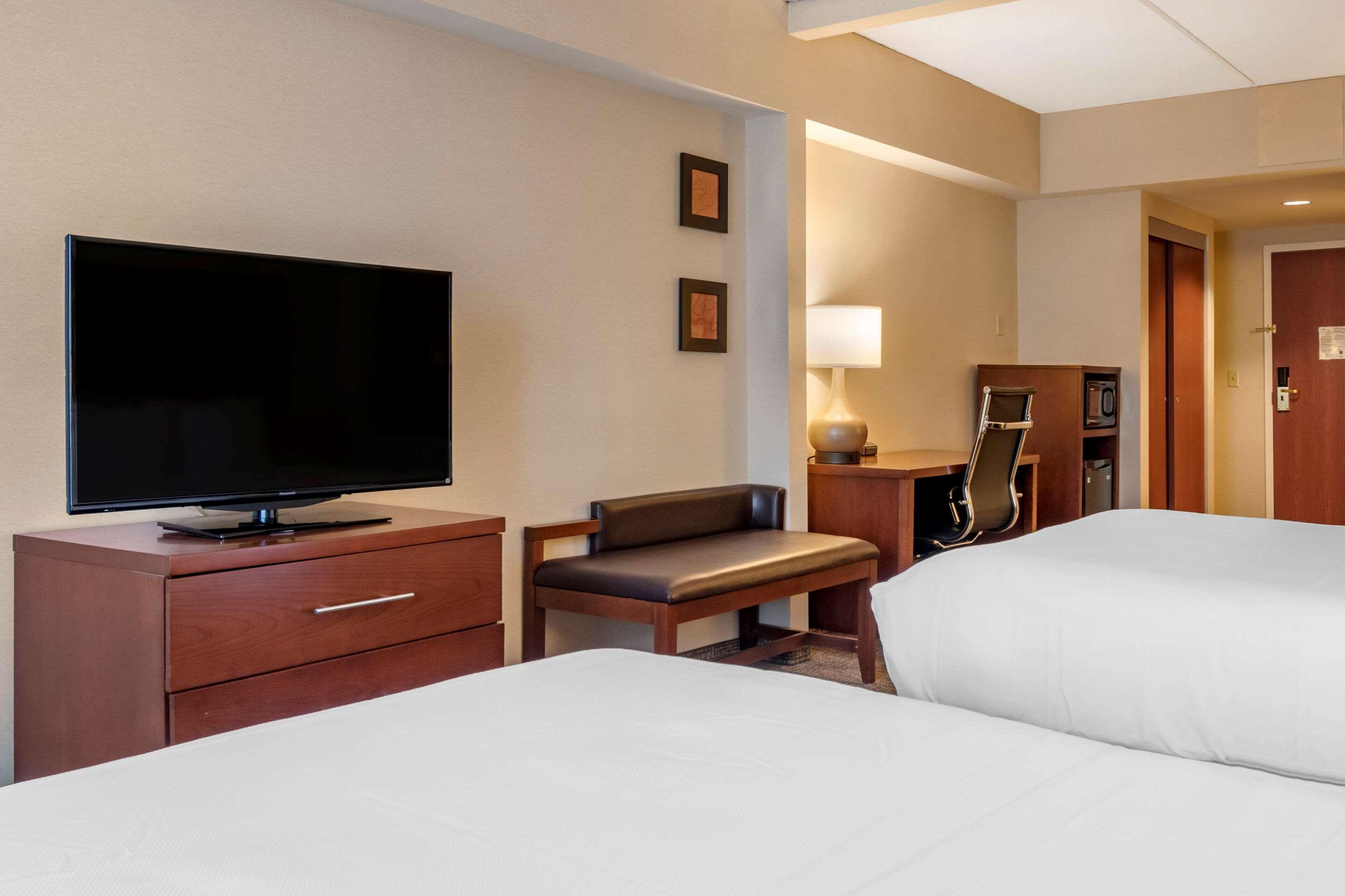 Comfort Suites Downtown Carlisle Exteriör bild
