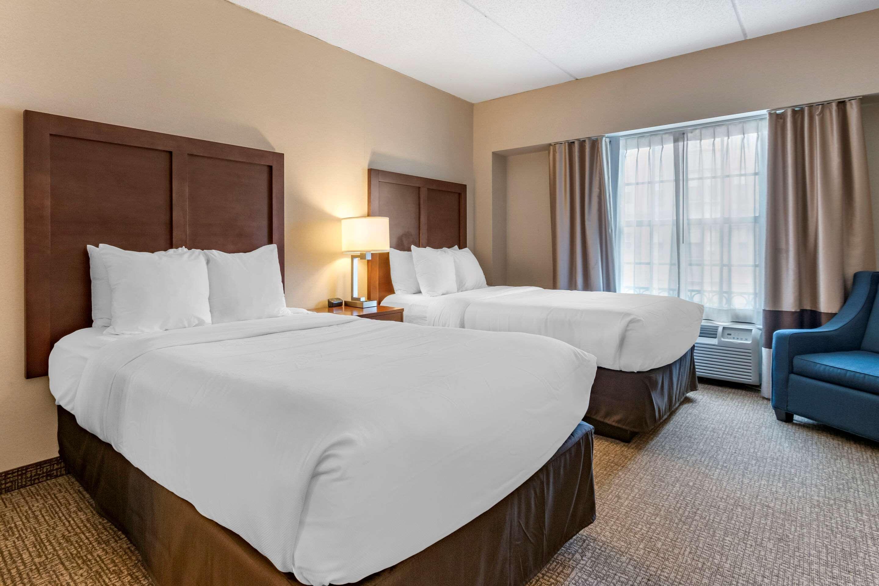 Comfort Suites Downtown Carlisle Exteriör bild