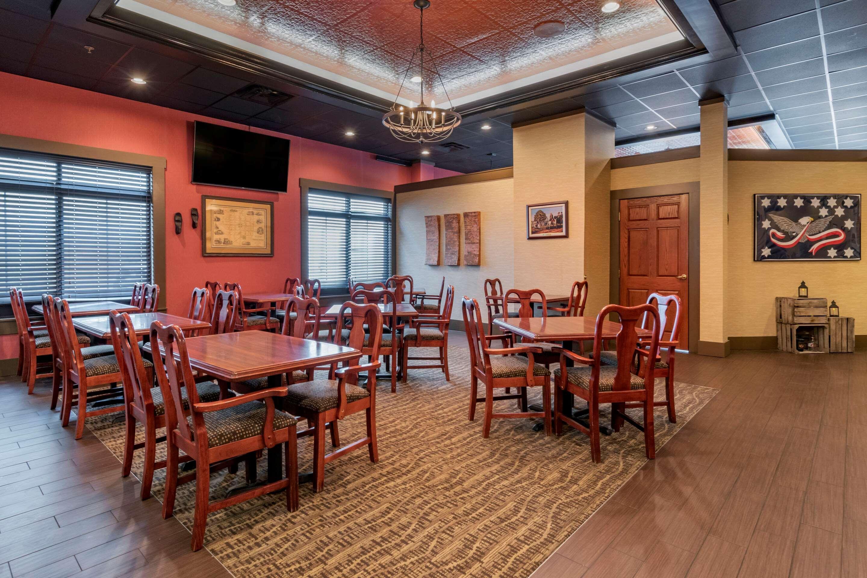 Comfort Suites Downtown Carlisle Exteriör bild