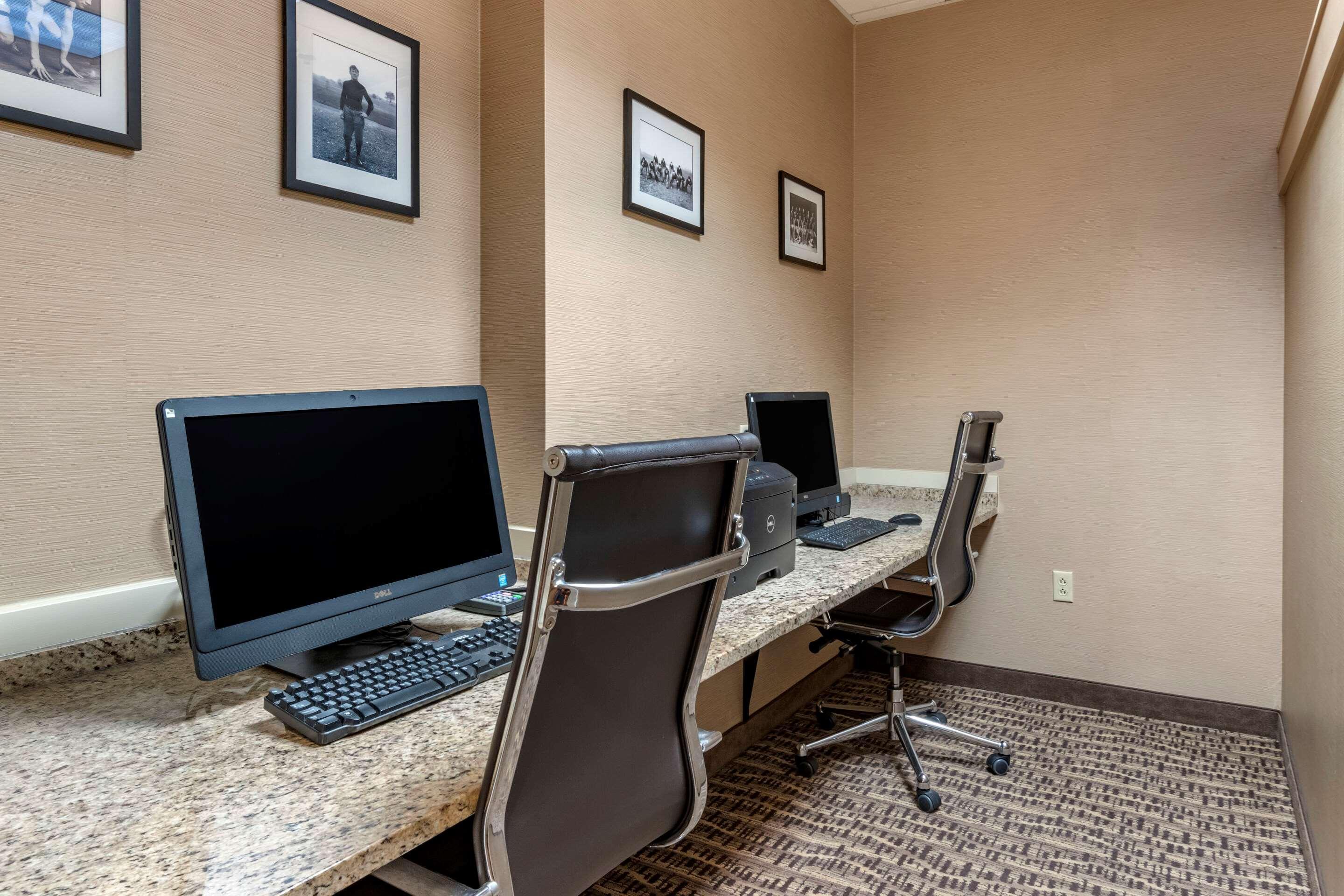 Comfort Suites Downtown Carlisle Exteriör bild