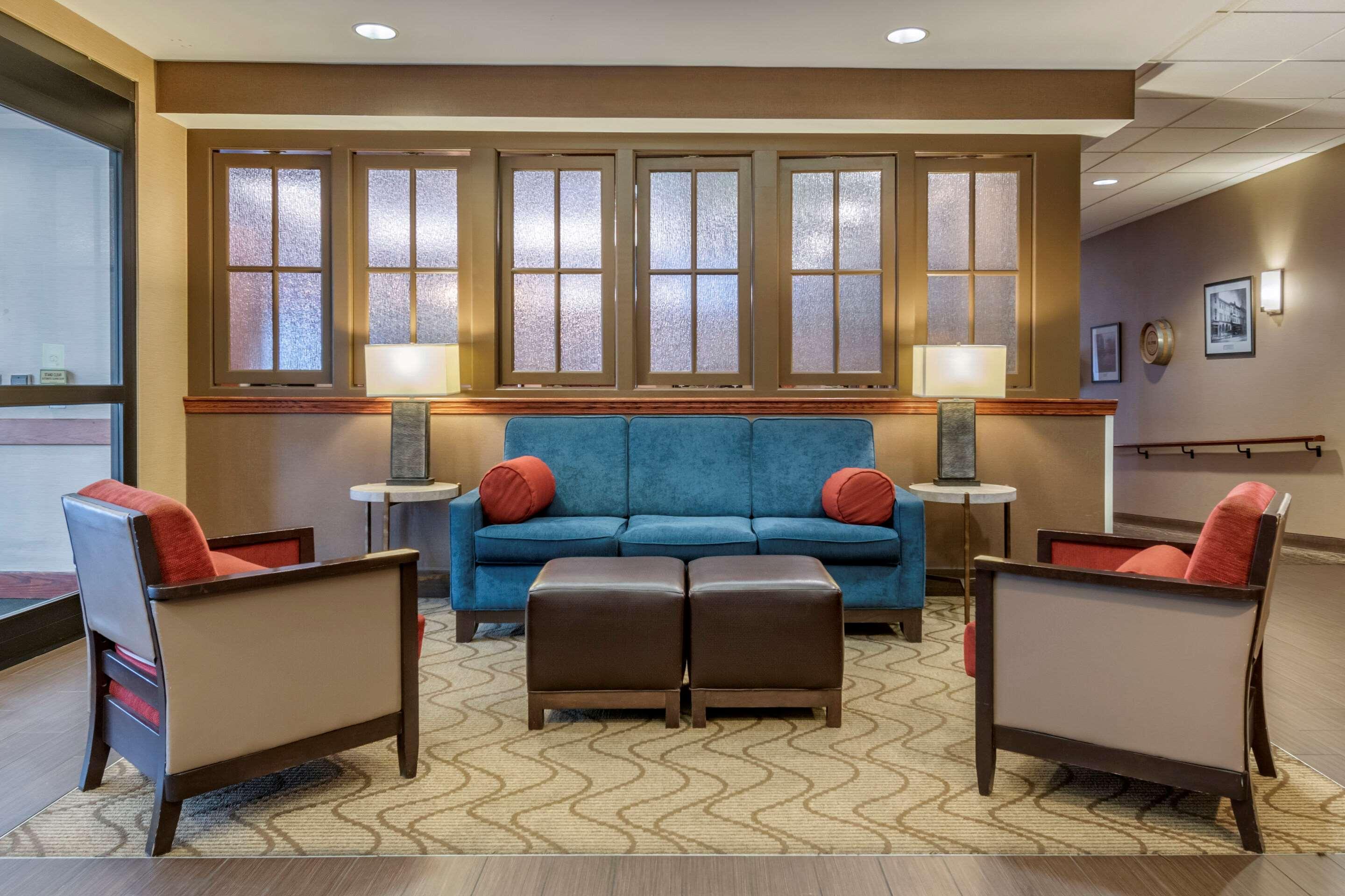 Comfort Suites Downtown Carlisle Exteriör bild