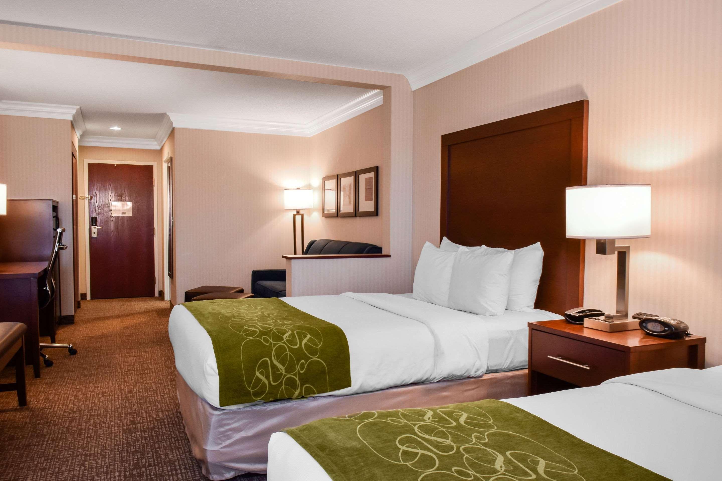 Comfort Suites Downtown Carlisle Exteriör bild