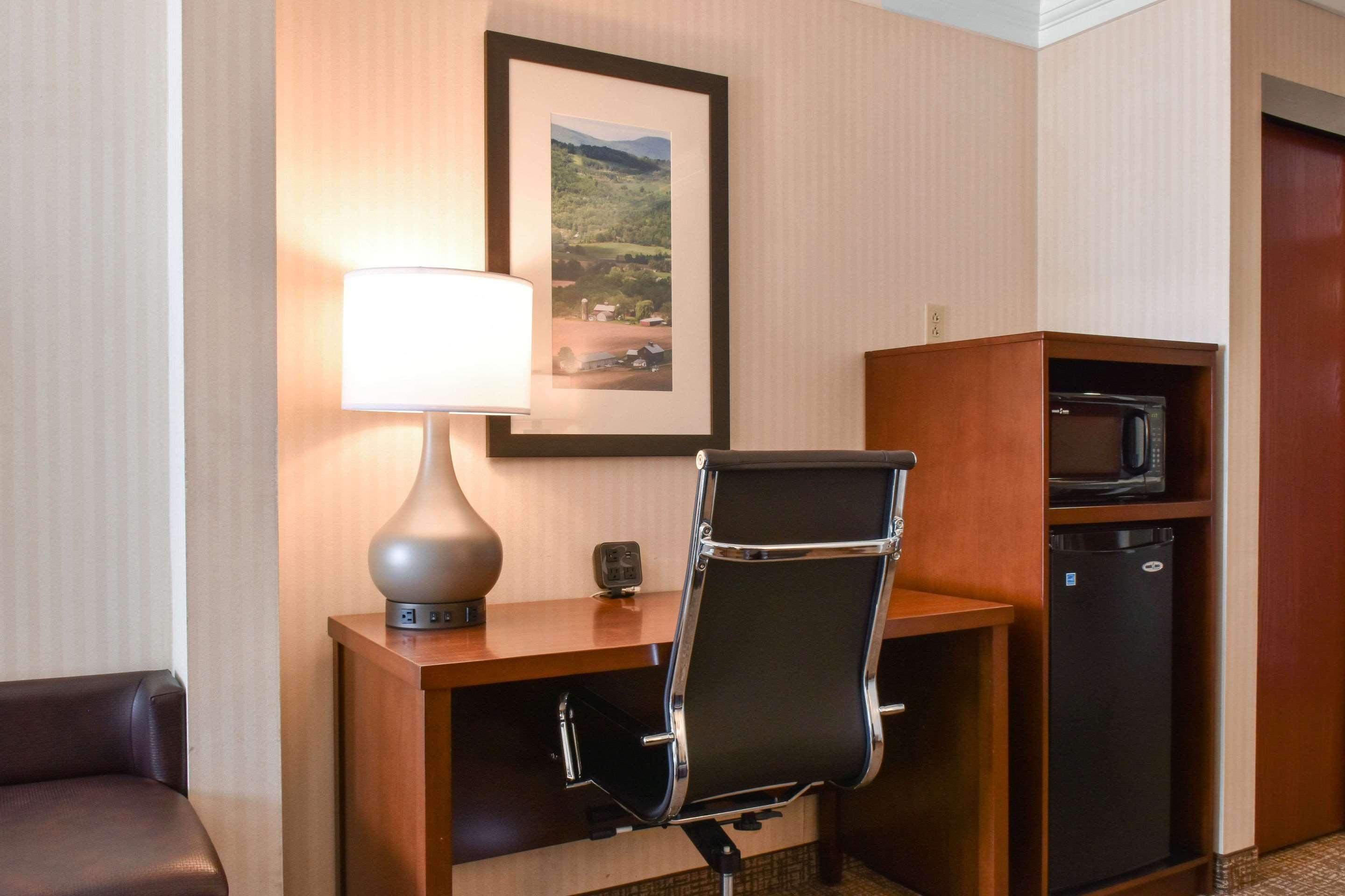 Comfort Suites Downtown Carlisle Exteriör bild