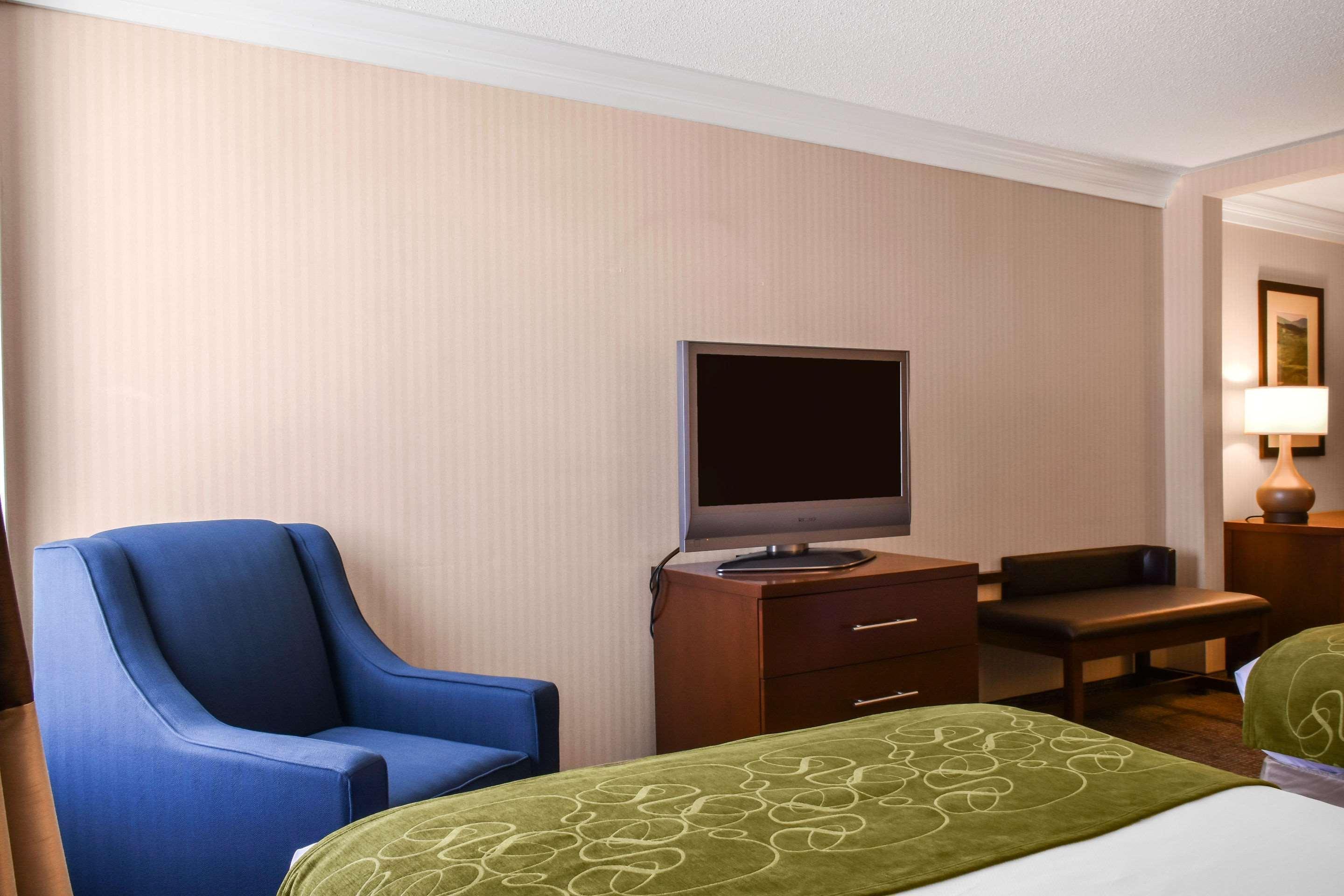 Comfort Suites Downtown Carlisle Exteriör bild